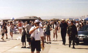 007~Old_and_new-B-17_behind_B-2
